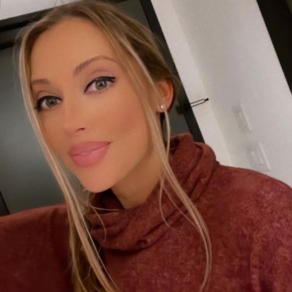 Meet your Posher, Mariah - Picture 1 of 1